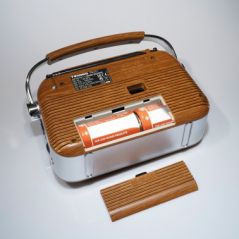 Radio przenośne z oldschoolowym designem, 2 image